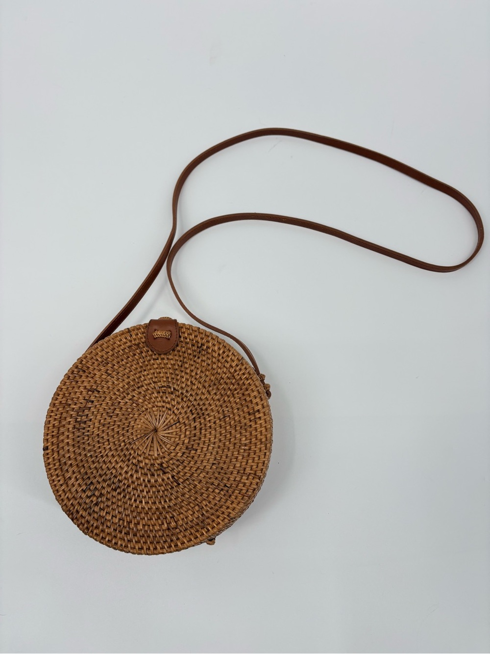 Vintage Round Woven Crossbody Bag in Brown